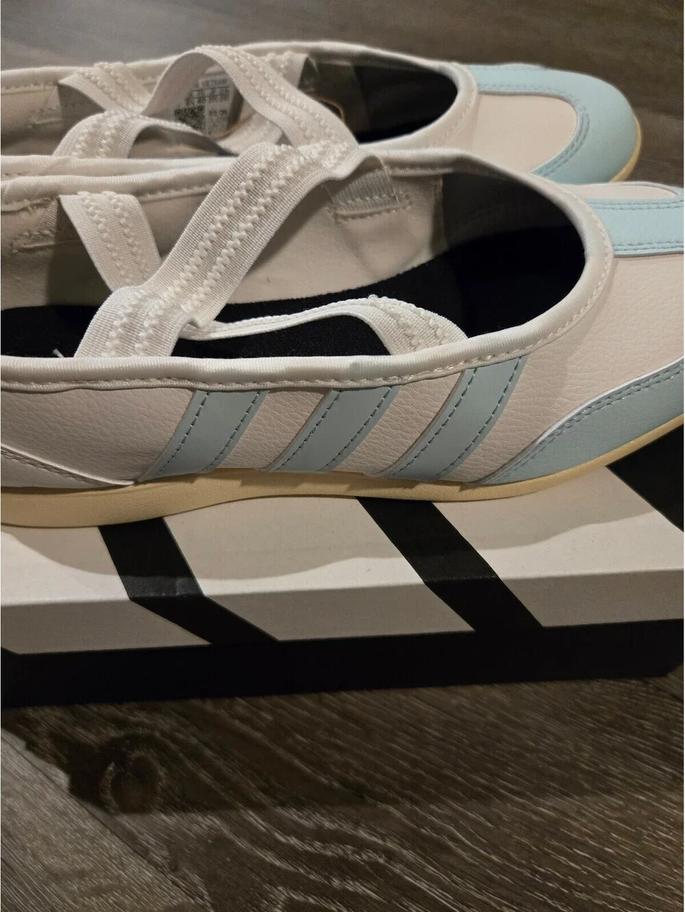 adidas Barreda Mary Jane J JP6739 White Blue Gum Shoes Size 7 New Box